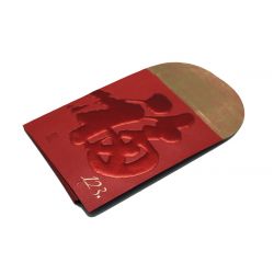 Envelope vermelho pequeno...