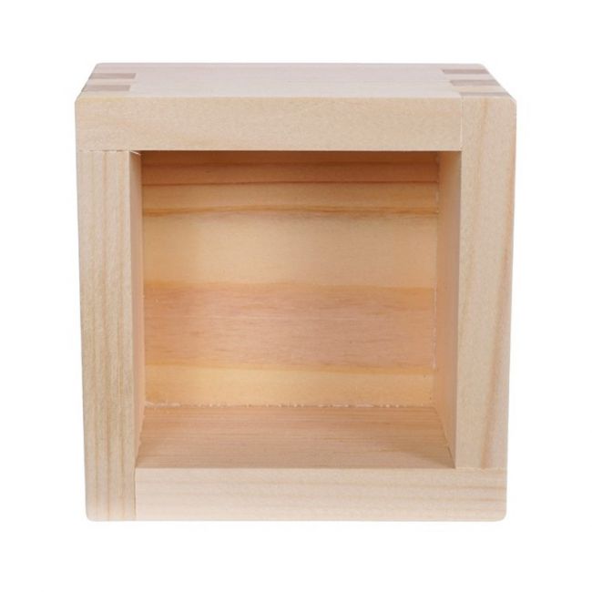 Copo quadrado de madeira para saquê.Modelo: "liso".8x8cm