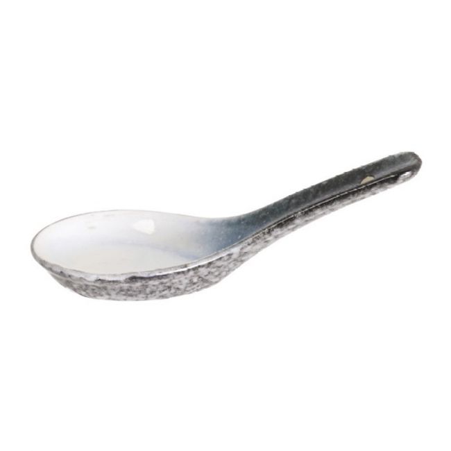 Tajimi colher com fundo branco 13,5 centímetros.