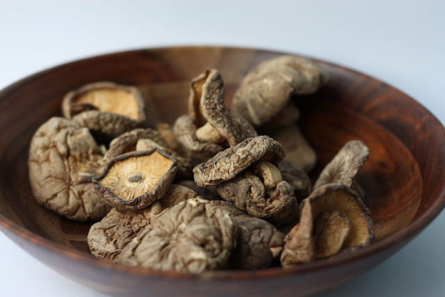 Cogumelos Shiitake: o que são, propriedades e receitas